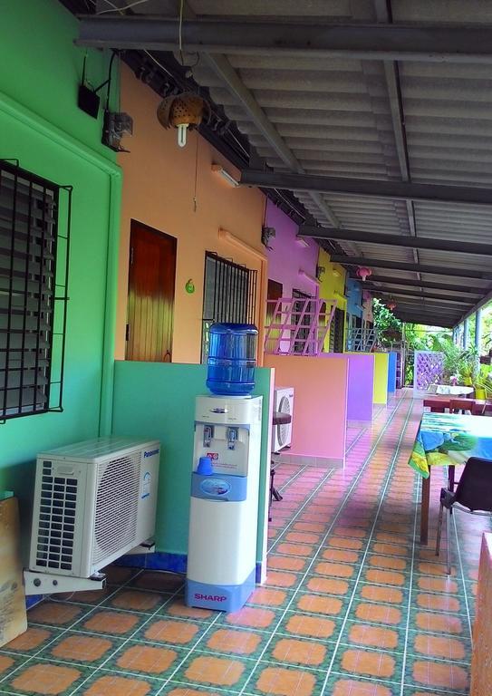 Albergue Baan Benjathip Amphawa Habitación foto