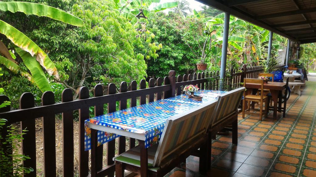 Albergue Baan Benjathip Amphawa Exterior foto