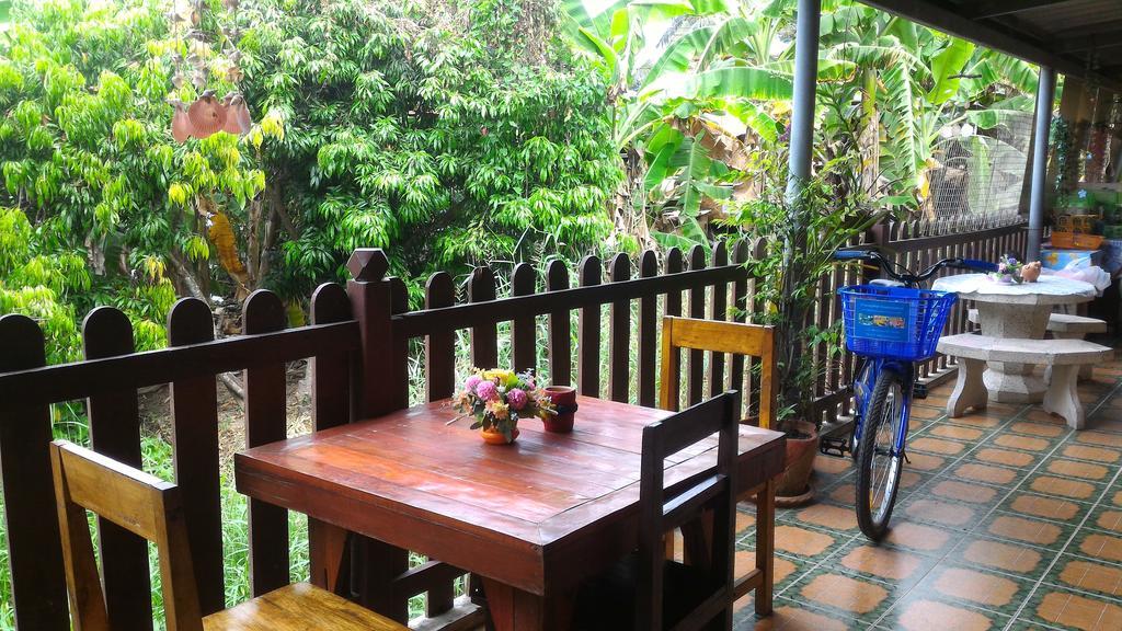 Albergue Baan Benjathip Amphawa Exterior foto
